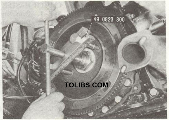 Removing flywheel